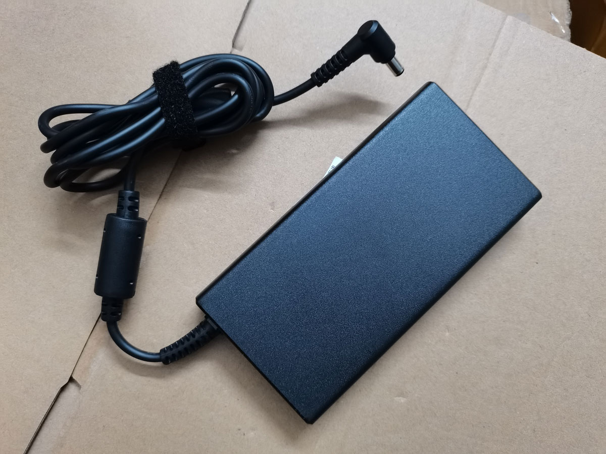 Nouveau mince OEM Chicony 19.5 - Pc Gaming News avis et prix